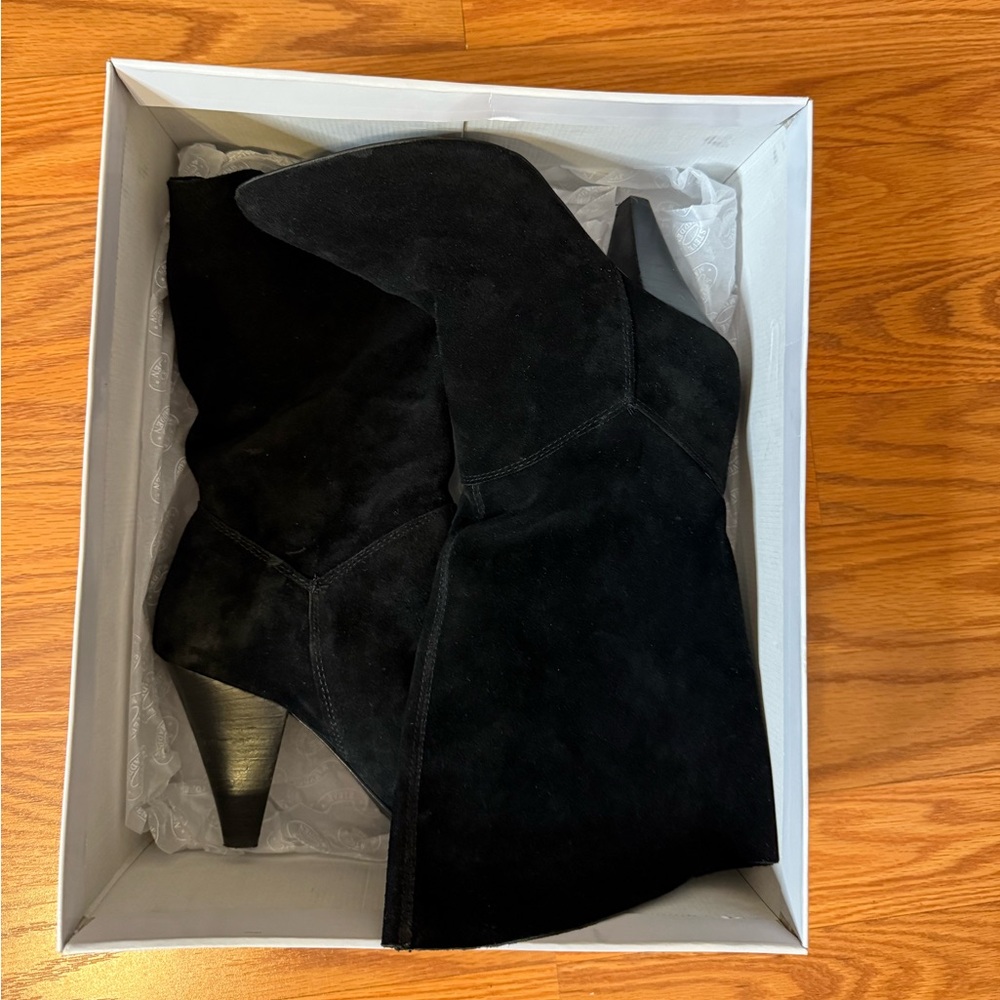 Brand: Steve Madden / Style: Rein Suede Leather / Color: Black / Size: 5.5M